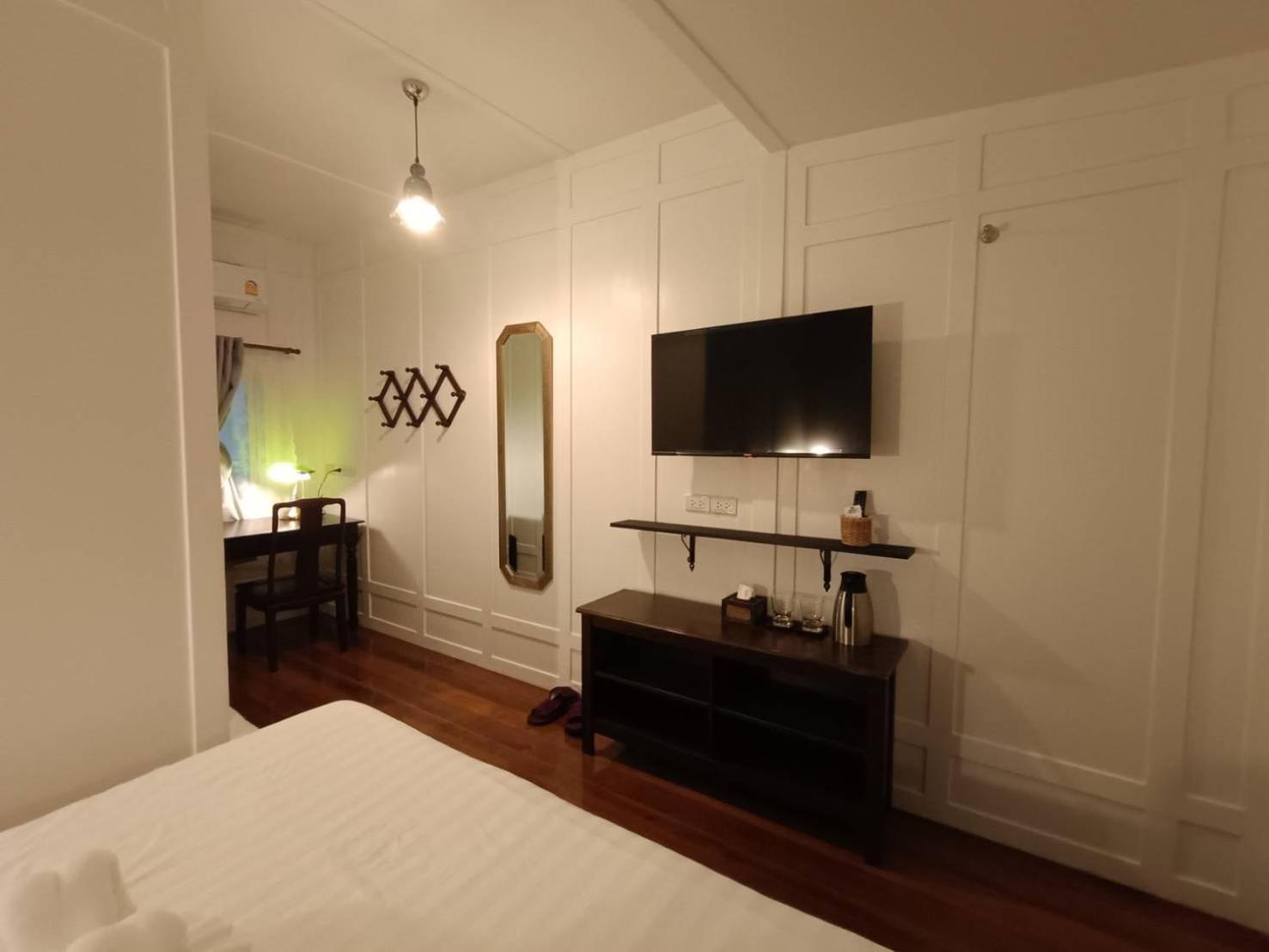 Hotel Baan Debtida Bangkok Zewnętrze zdjęcie